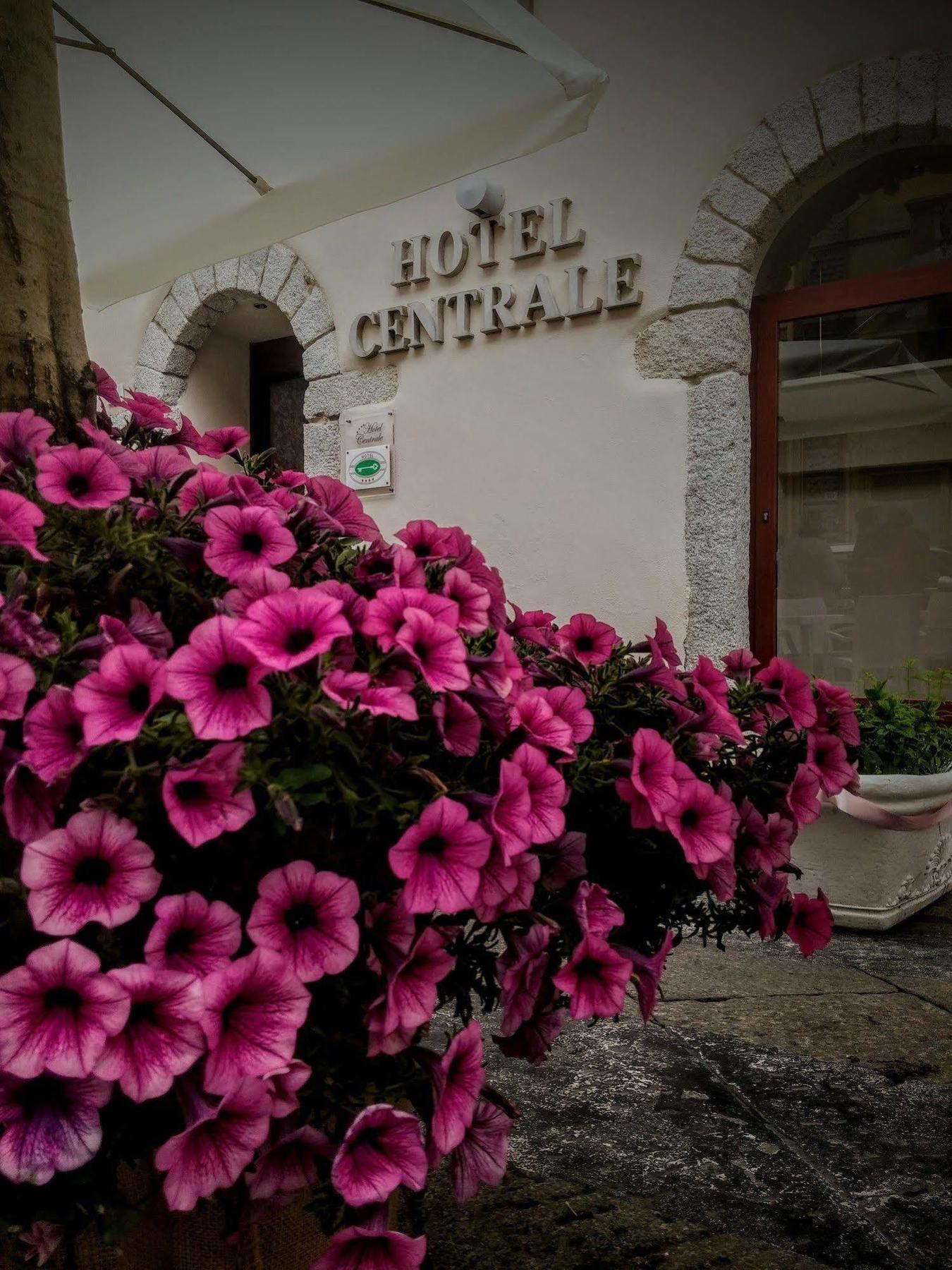 Hotel Centrale Olbia Exteriör bild